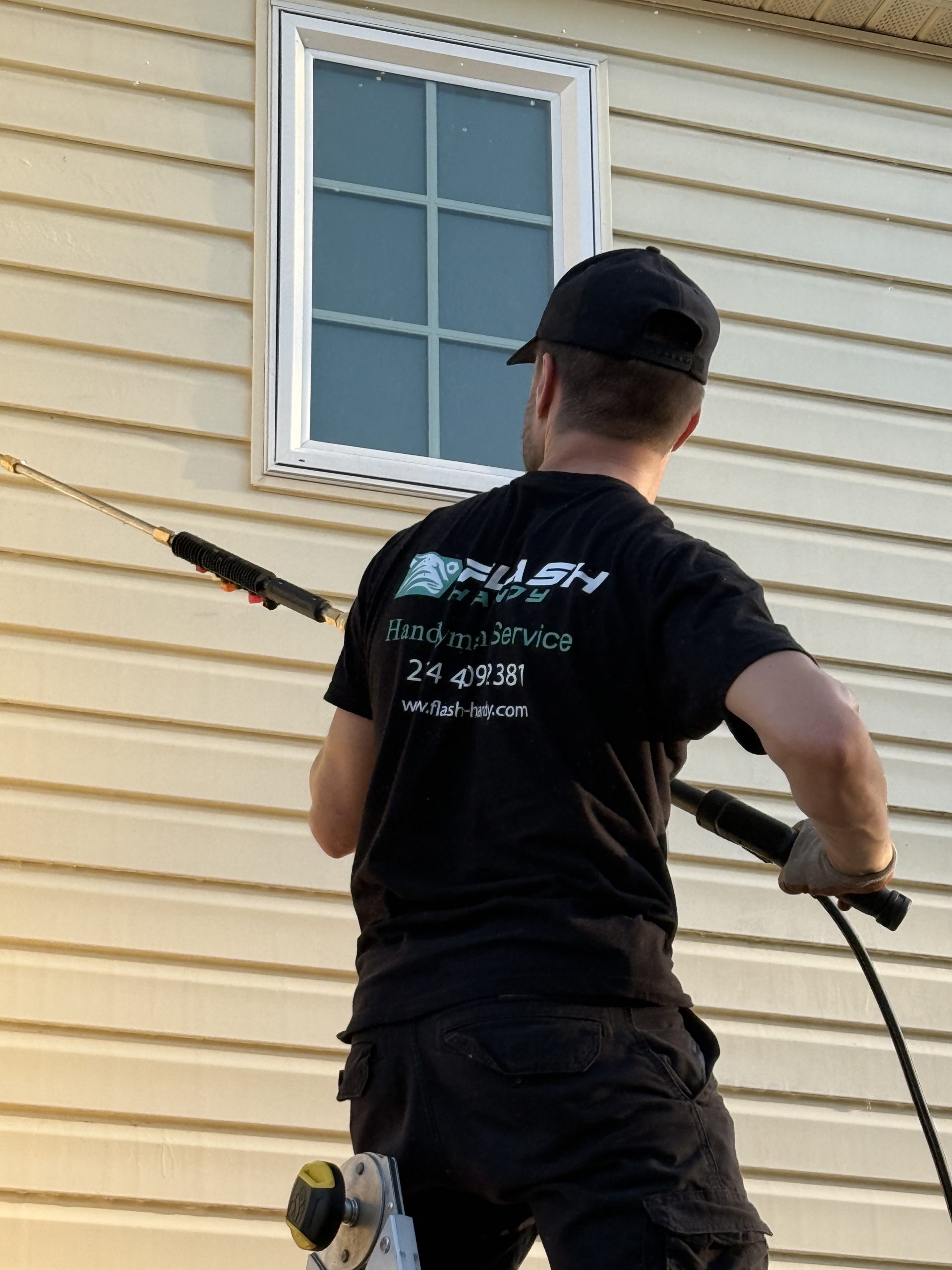 Professional Power Washing Service by Flash Handy